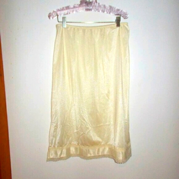 Vintage cream midi length slip - Picture 1 of 3